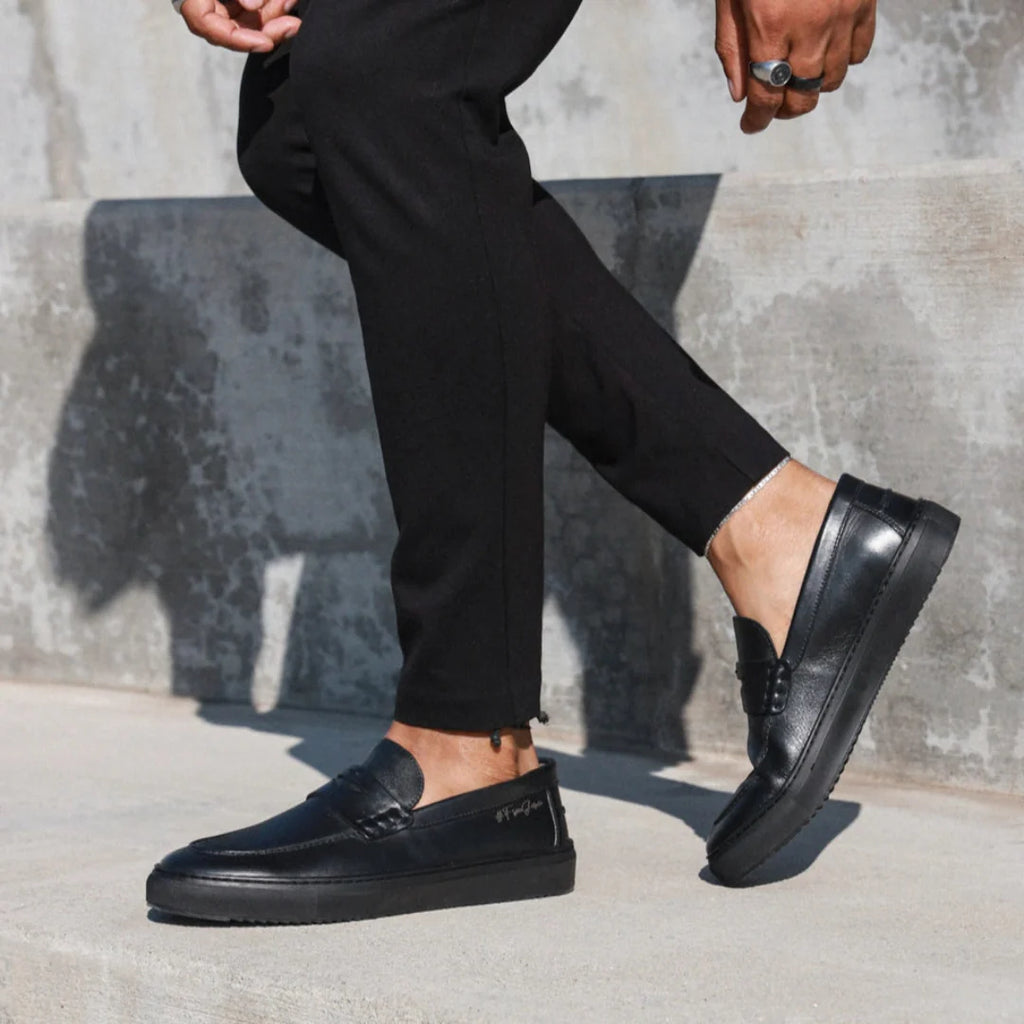 حذاء رياضي منخفض من الجلد من ماركة Penny Leather مقاس 22 