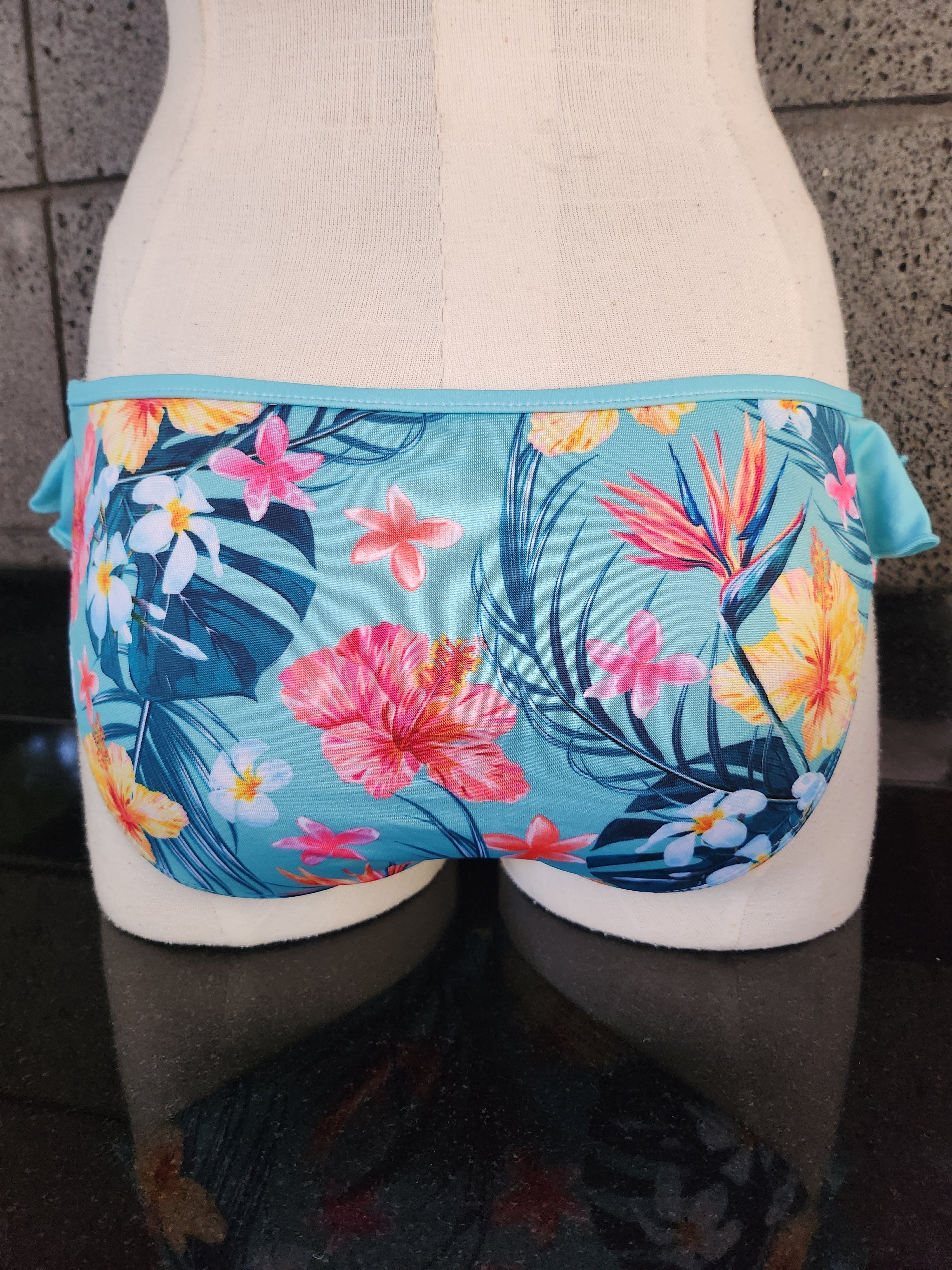 Classic Bikini (Loco Boutique Hawaiian Flower)