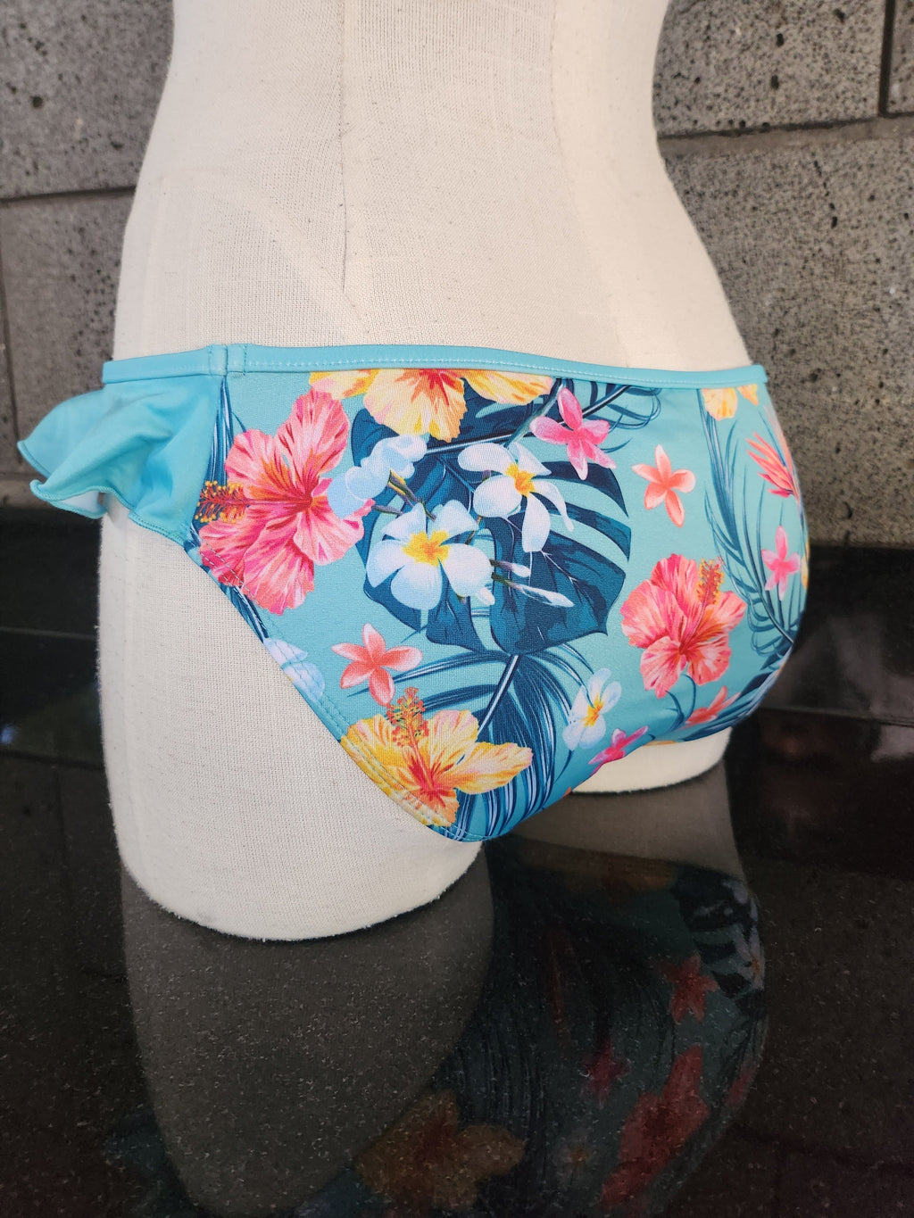 Classic Bikini (Loco Boutique Hawaiian Flower)